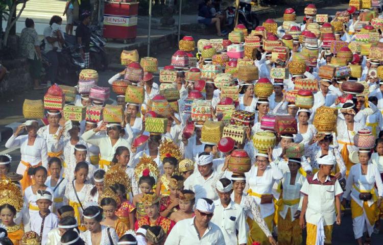Nyenuk-di-Pura-Dalem-lan-Prajapati-desa-Adat-Abiansemal_766143.jpg